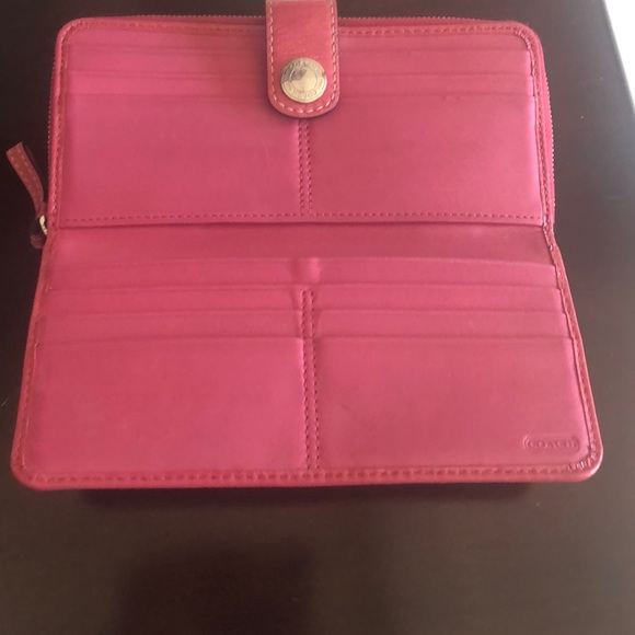 Coach Signature Wallet - Picture 3 of 4